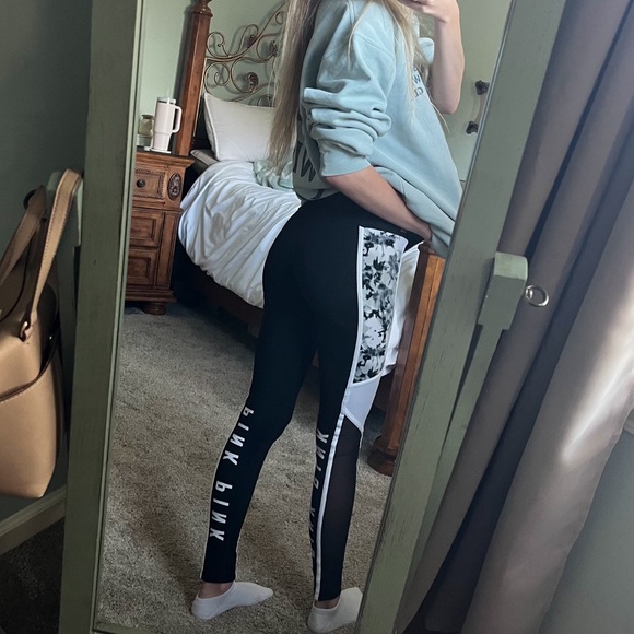 PINK Victoria’s Secret XS Black Athletic Leggings - Picture 7 of 7